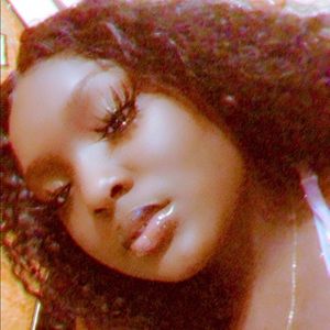 Meet your Posher, Alyria